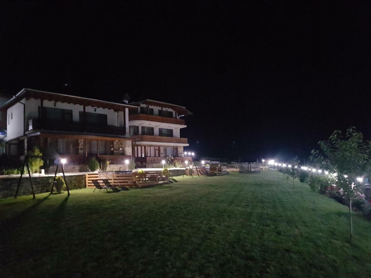 Къщи За Гости Башеви Sarnica Exteriér fotografie